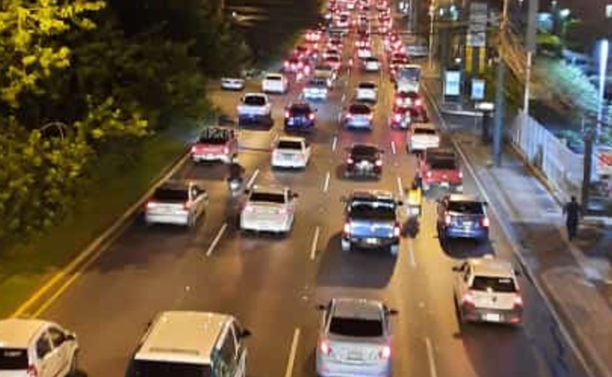 La épica manera en que conductor pide vía en la Ciudad Capital 