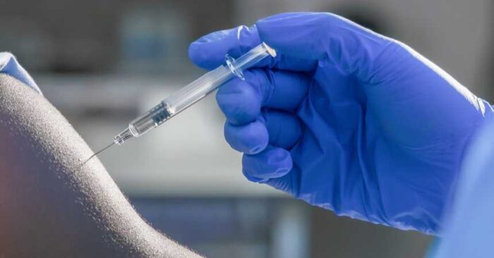 Reportan que una trabajadora de la salud sufrió grave reacción alérgica a  la vacuna Pfizer en EE.UU. - Chapin TV