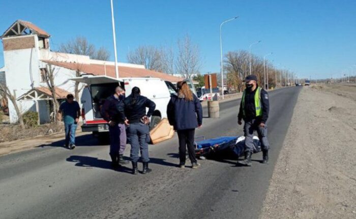 Insólito: Ataúd cae de carro fúnebre y terminó abierto en plena calle 