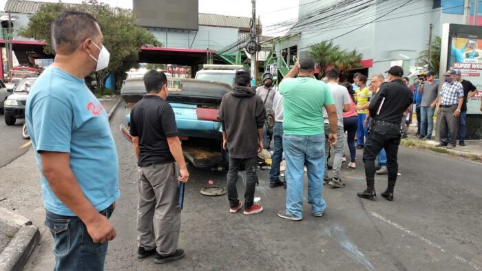 Fatal accidente de tránsito en Calzada San Juan - Chapin TV