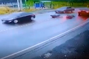 Captan en video cómo un motorista estuvo a punto de morir 