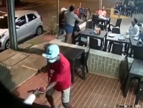 Ladrón choca contra un poste cuando huía luego de cometer un robo