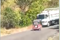 Impactante video: Mototaxi choca contra un camión en Jutiapa