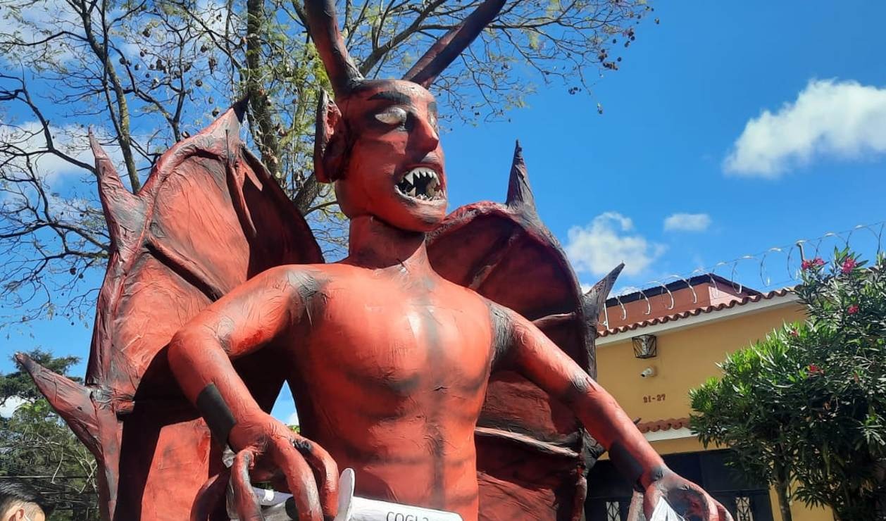 Quema del diablo en Guatemala - Chapin TV