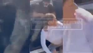 VIDEO] Hombres someten y rapan a mujer en un estacionamiento de Michoacan -  ADN Informa