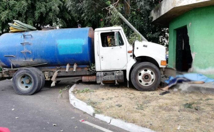 ¡Por manejar ebrio! Conductor de camión cisterna atropelló a un adolescente