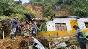 Se registran 13 fallecidos por deslizamiento en Colombia 
