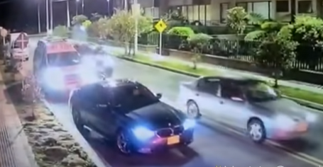 Hombres secuestran a una pareja para robarles su auto (VIDEO)