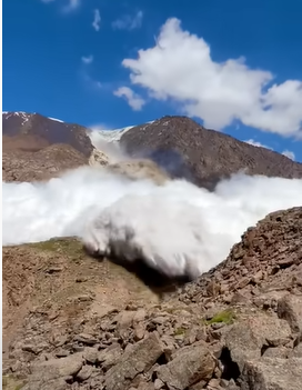 Montañista grabó el momento de una fuerte avalancha; sepultó a turistas