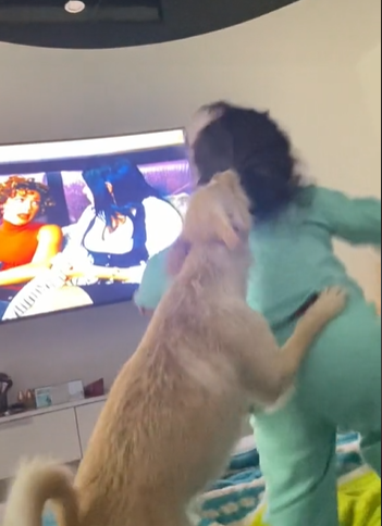 Madre graba y se burla de su hija mientras es atacada por perro 