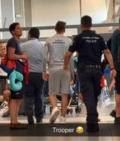 Broma de turista provoca caos en un aeropuerto 