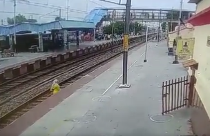Mujer cruza las vías cuando el tren se acercaba 