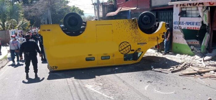 Revelan video del fuerte accidente protagonizado por camión blindado 