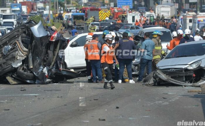 Tráiler choca contra 29 vehículos tras falla en el sistema de frenos |El Salvador