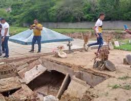 Colapsan tumbas en cementerio de Carúpano: dolientes caen en fosas