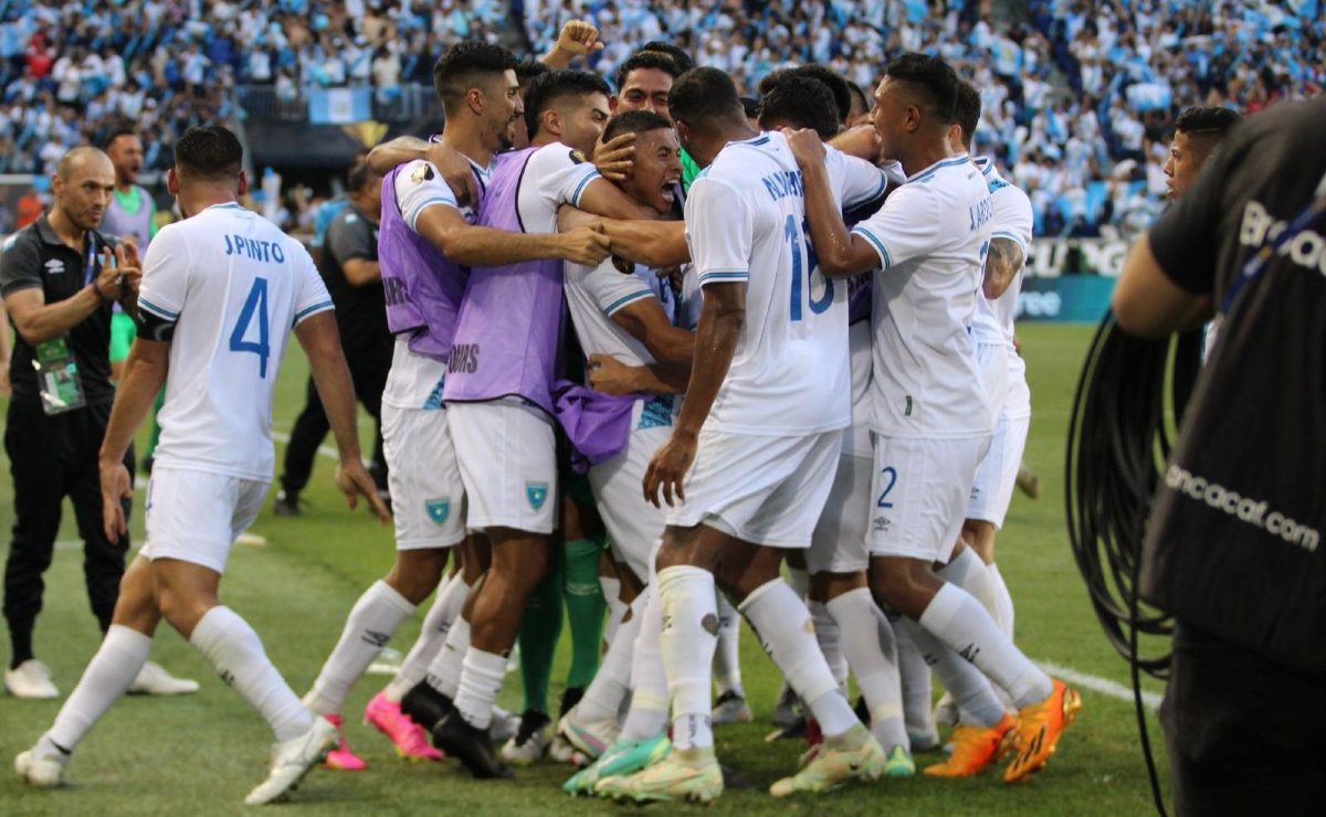 Guatemala gana a Guadalupe y avanza a cuartos de final de Copa Oro