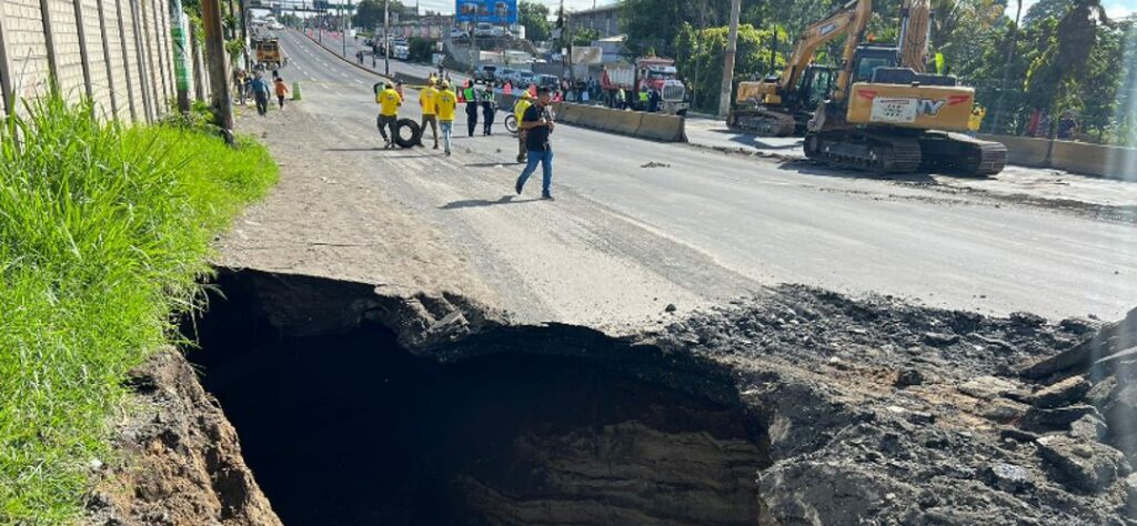 Rutas alternas disponibles por socavamiento en Villa Nueva 