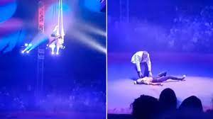 Acróbata sufre caída desde gran altura durante actuación (VIDEO)