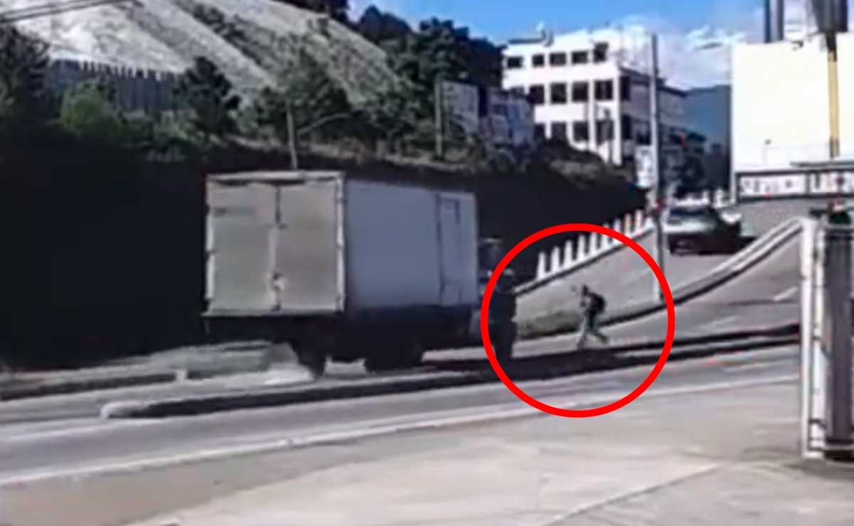 Peatón intentó cruzar la calle y fue atropellado por un camión en Xela