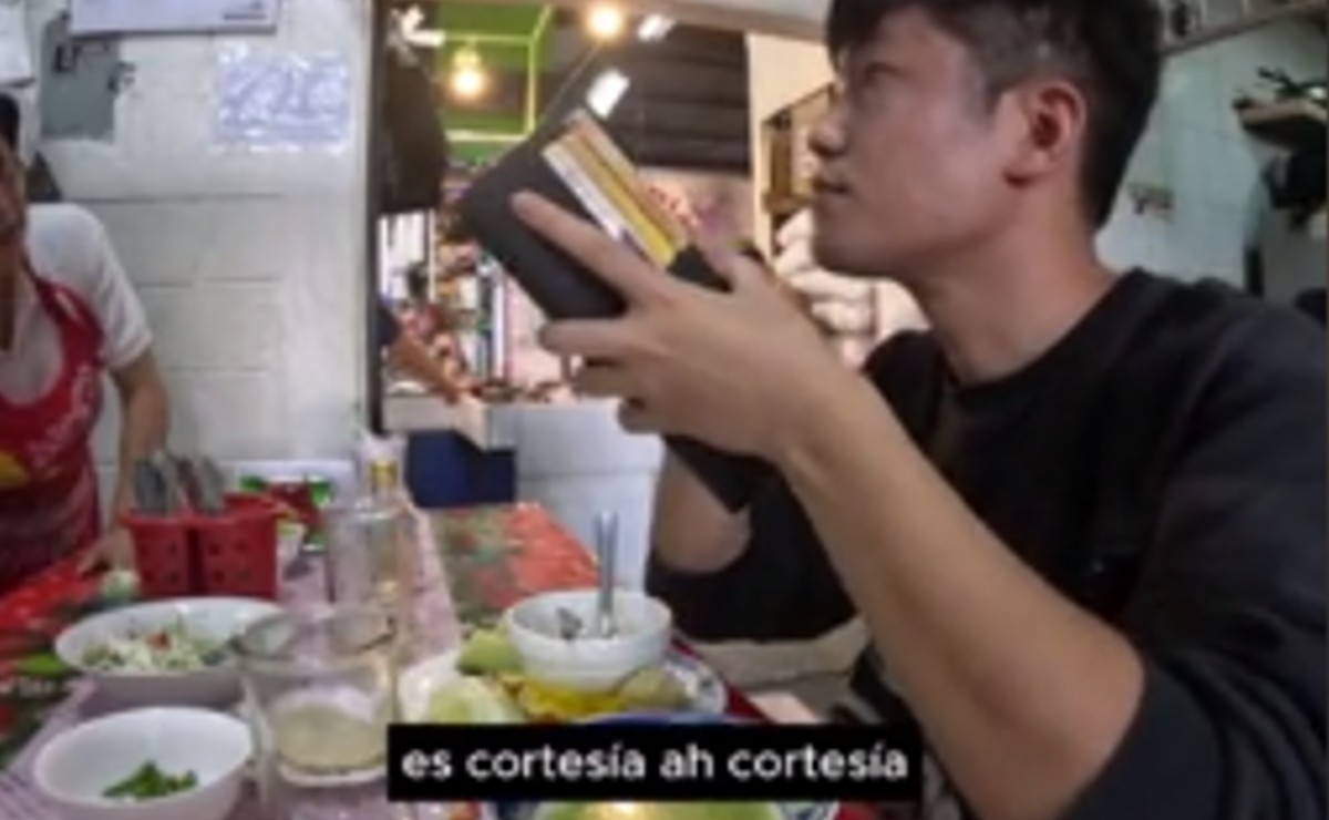 Coreano-prueba-la-gastronomía-guatemalteca-y-se-asombra-al-recibir-comida-gratis