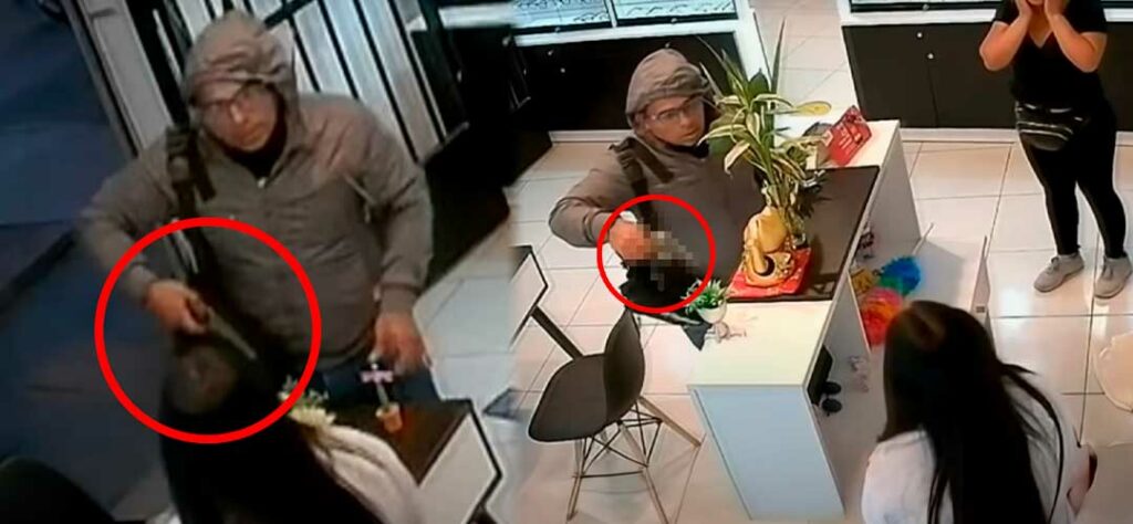 Mujer enfrenta a ladrón y le rocía gas pimienta (VIDEO)