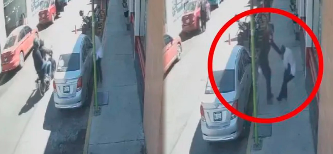 Delincuente golpea a mujer en plena calle para robarle