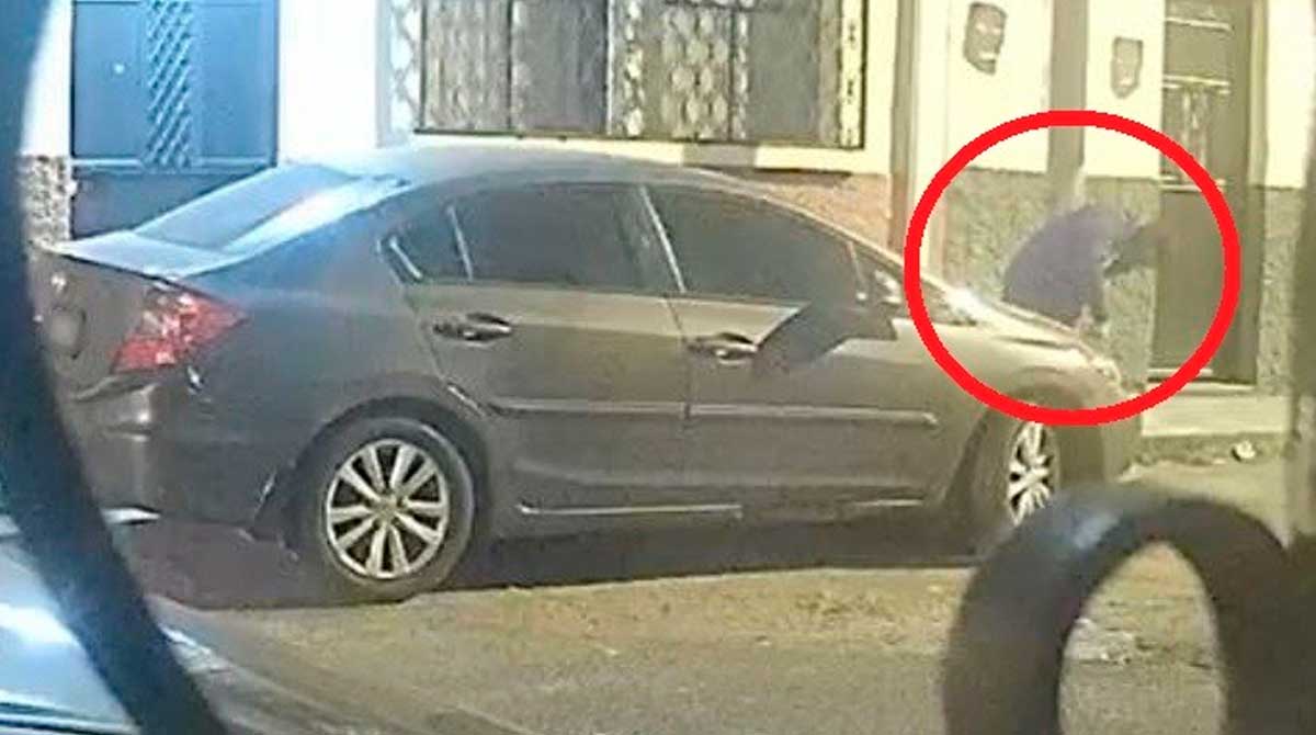 Modus operandi de los delincuentes parar robar insignias de vehículos