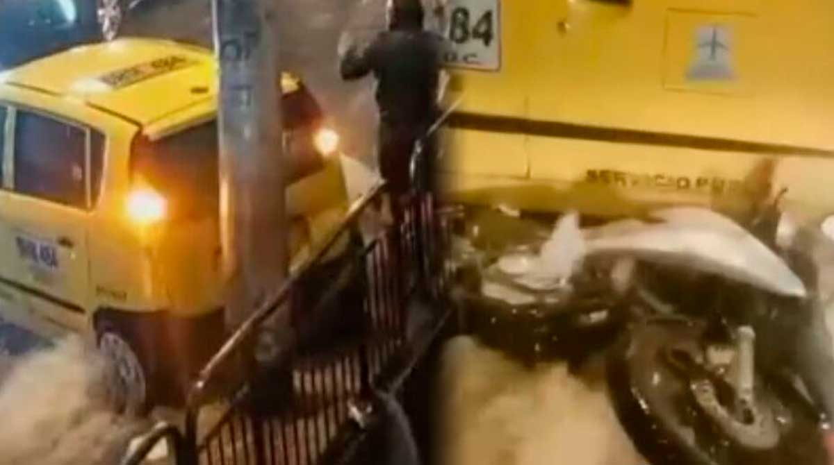 Motorista terminó debajo de un taxi tras fuerte aguacero (VIDEO)