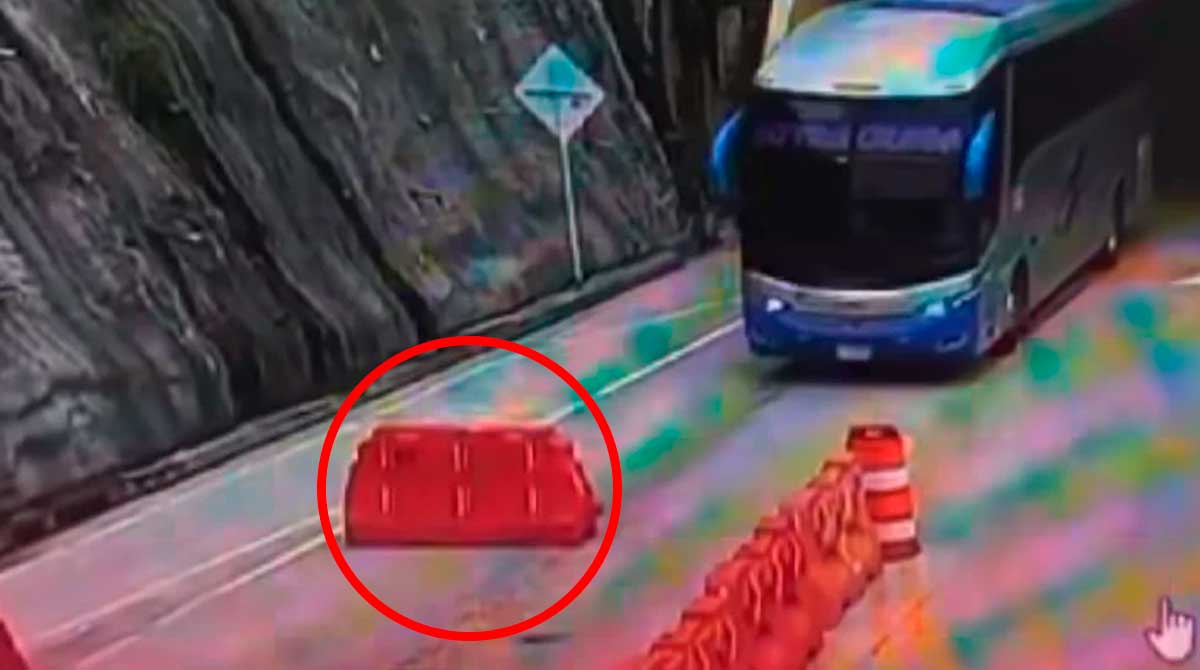 Video expone a supuesto fantasma en plena carretera